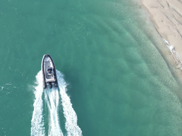 Zodiac OPEN 6.5 jednotlivci a charterové společnosti v Francie