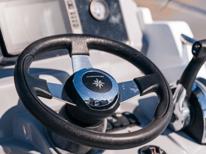 Pronajmout Motorová loď se skipperem či ne Jeanneau v Arcachon