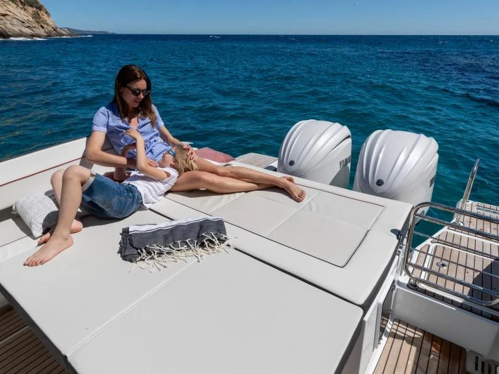 Pronajmout si Jeanneau Cap Camarat 9.0 WA v Port de Hyères (St Pierre)