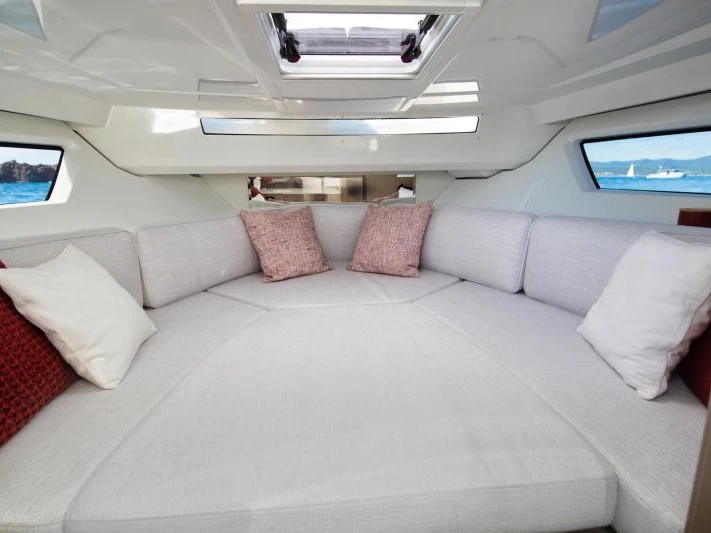 Pronájem Motorová loď v Port de Hyères (St Pierre) -Jeanneau Cap Camarat 9.0 WA