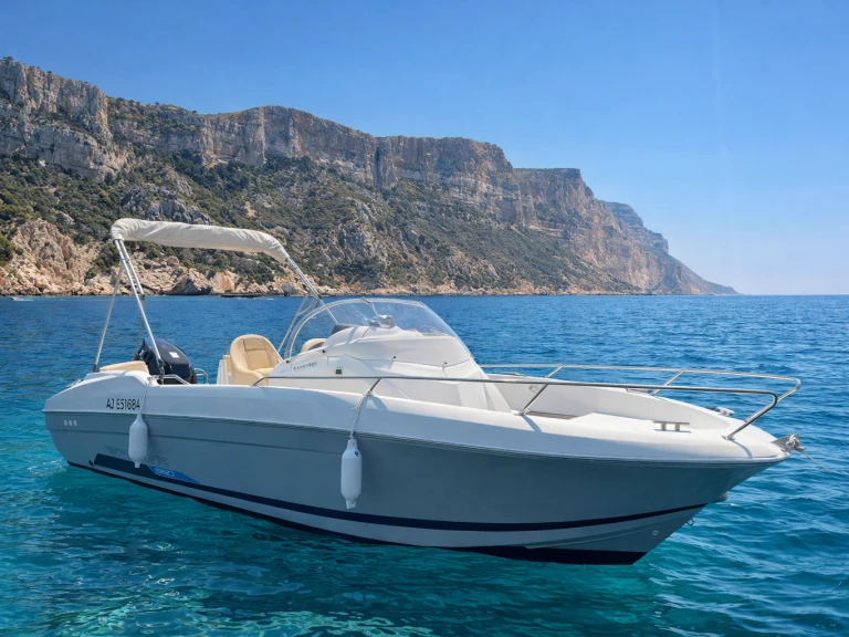 Pronajmout Motorová loď se skipperem či ne Bénéteau v Nice