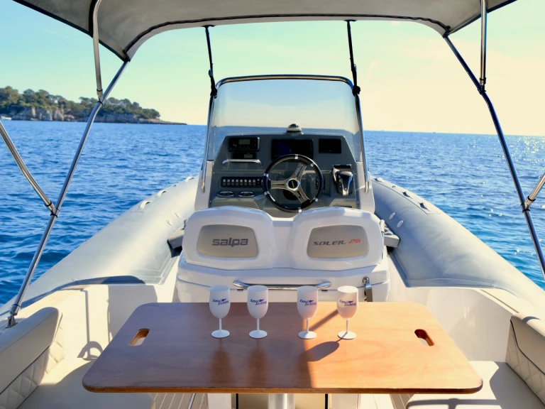 Salpa Salpa Soleil 26 jednotlivci a charterové společnosti v Juan-les-Pins