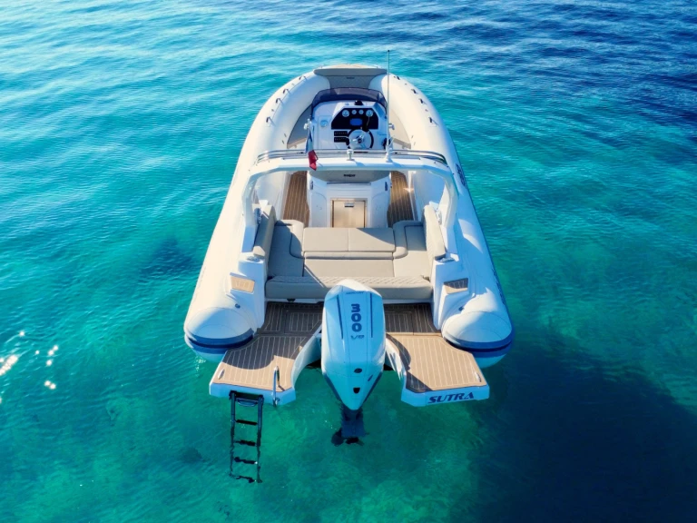 Pronájem Polotuhá loď Salpa s licencí