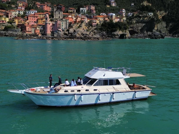 Pronajmout si Alalunga 15 fly v La Spezia