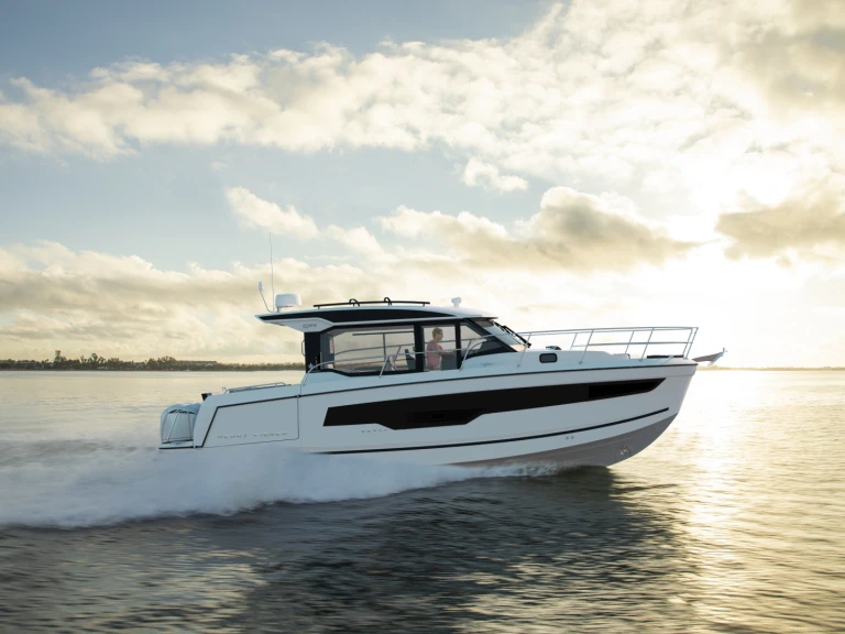 Pronajmout Motorová loď se skipperem či ne Jeanneau v Zadar