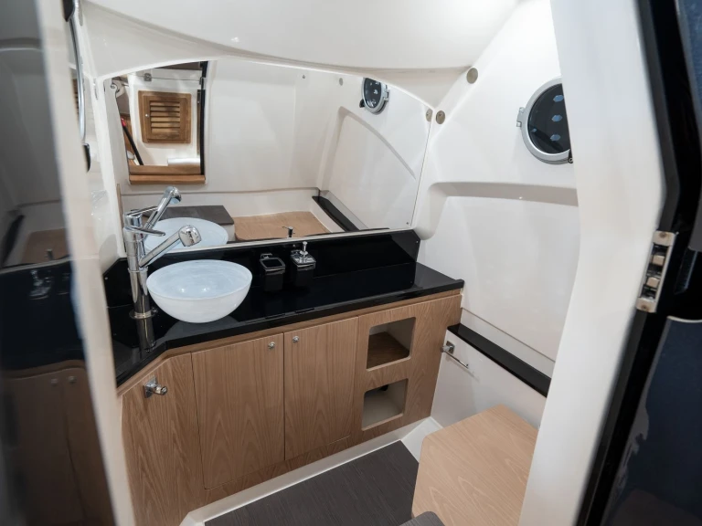 Pronajmout Polotuhá loď se skipperem či ne Bwa v Ajaccio