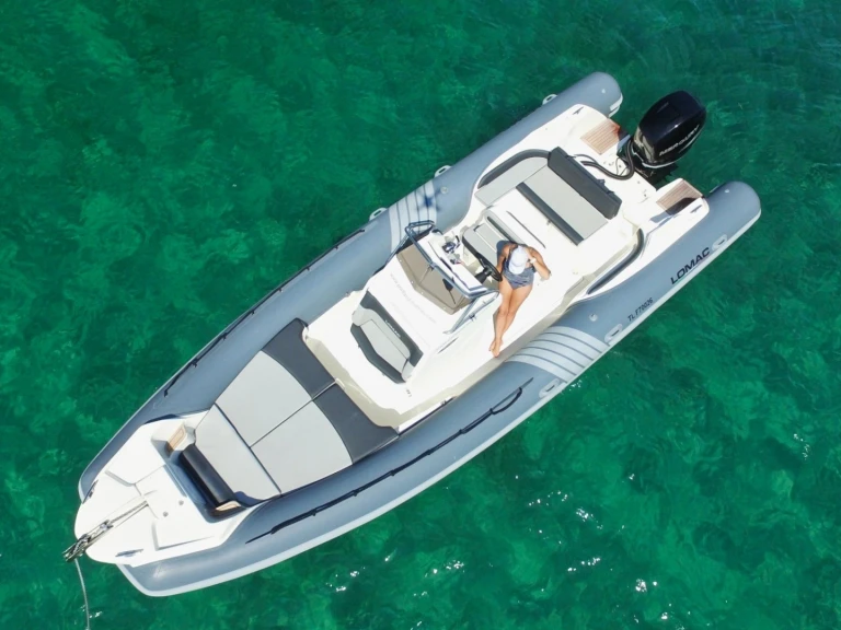 Polotuhá loď k pronájmu v Hyeres za nejlepší cenu