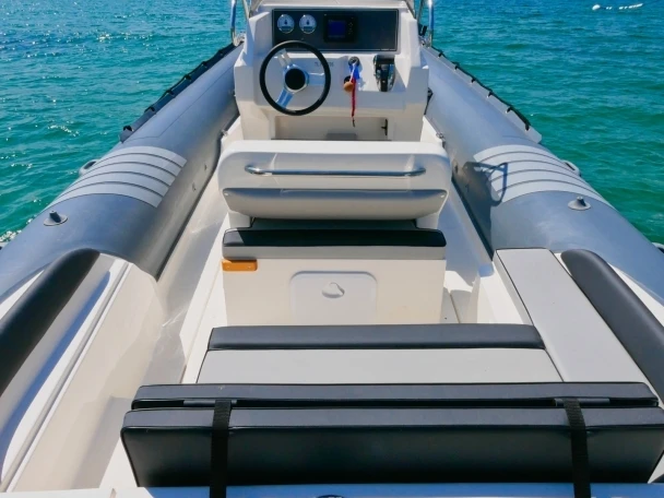 Lomac Lomac 790 IN jednotlivci a charterové společnosti v Hyeres