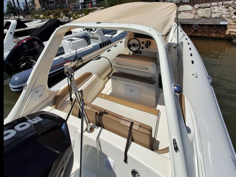 Pronajmout Polotuhá loď se skipperem či ne Lomac v Hyeres