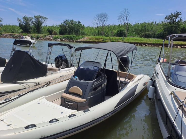 Pronájem Polotuhá loď v Hyeres -Lomac Adrenalina 7.5