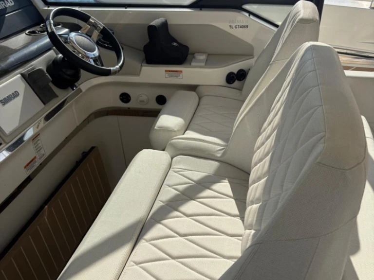 Jachta k pronájmu v Port Grimaud za nejlepší cenu