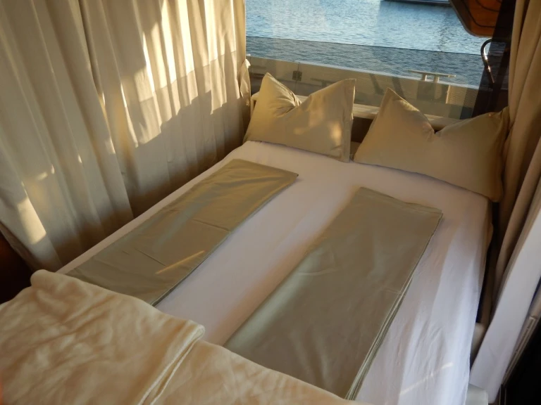 Pronájem Motorová loď Bénéteau s licencí