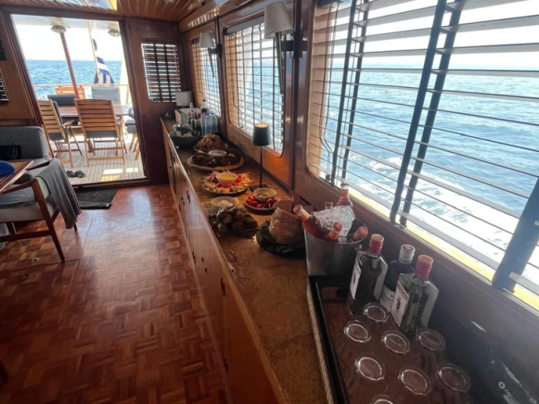 Pronajmout si Grand Banks Grand Banks 72 v Alimos