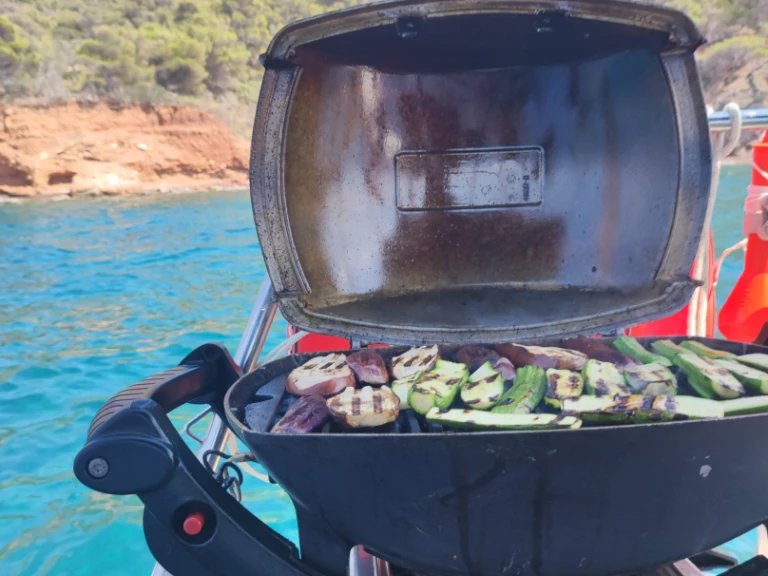 Pronajmout Plachetnice se skipperem či ne Bavaria v Anávyssos