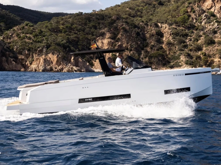 Motorová loď k pronájmu v Marina Botafoch za nejlepší cenu