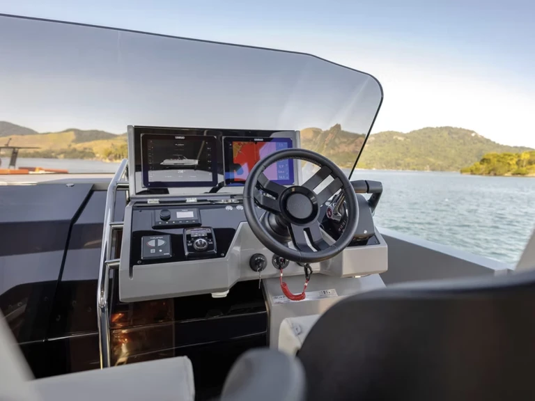 Pronájem lodi De Antonio D32 v Marina Botafoch na Samboatu