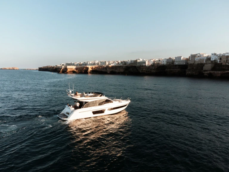 Pronajmout si Azimut Azimut 53 Fly v Polignano a Mare