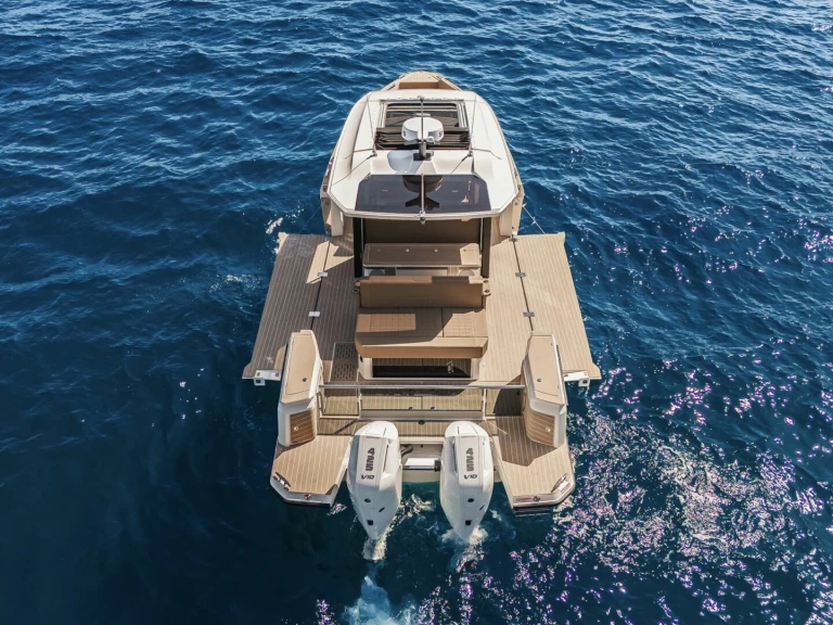 Saxdor 400 GTS jednotlivci a charterové společnosti v Marina Botafoch