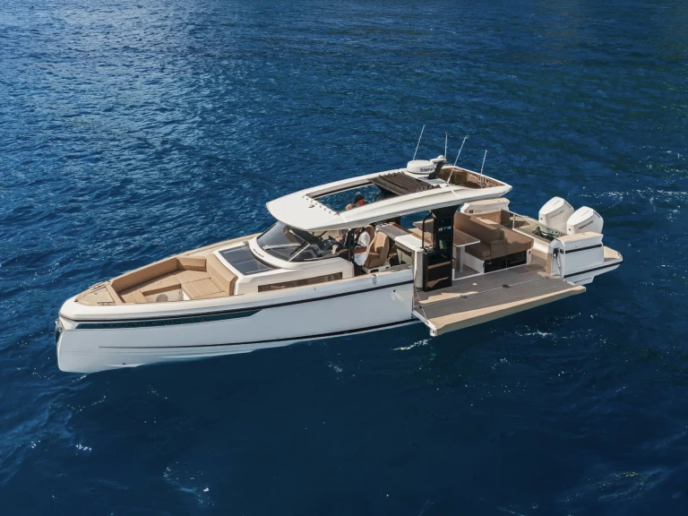 Pronajmout si Saxdor 400 GTS v Marina Botafoch