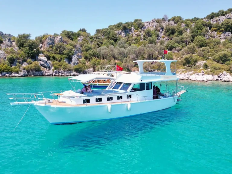 Pronájem Plachetnice Custom s licencí