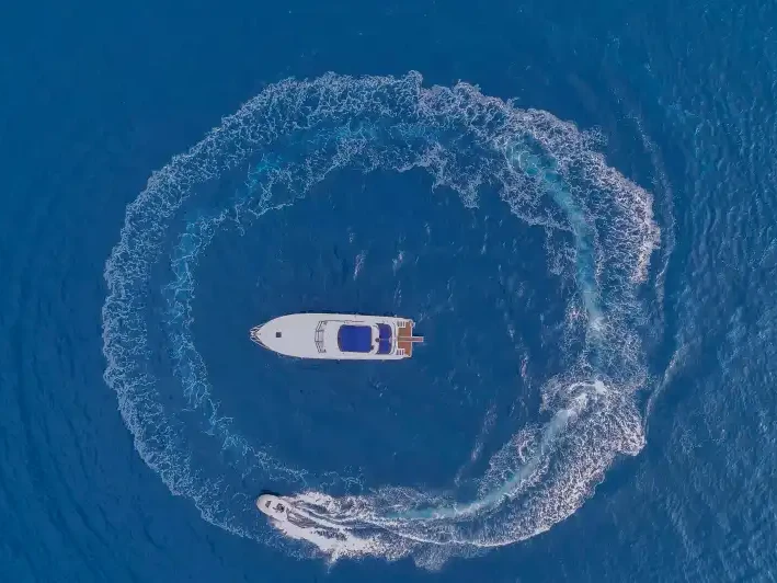 Pronájem Jachta Custom s licencí