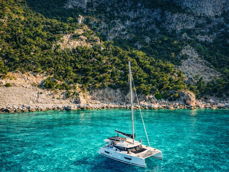 Fountaine Pajot Isla 40 jednotlivci a charterové společnosti v Castellammare di Stabia