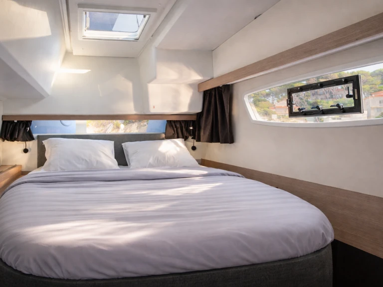 Pronajmout si Fountaine Pajot Isla 40 v Castellammare di Stabia