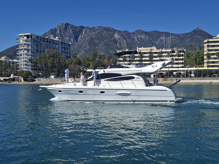 Pronájem lodi Marbella lákavé ceny Majestic 46 Fly