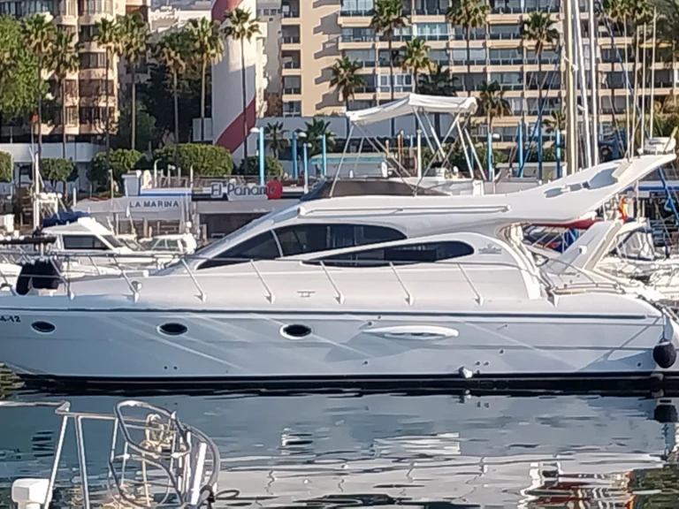 Pronajmout Jachta se skipperem či ne Doqueve v Marbella