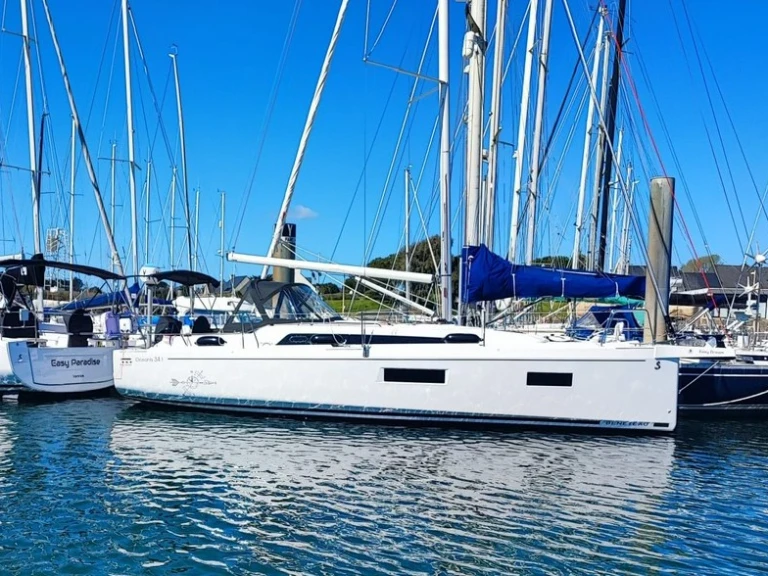 Pronajmout si Bénéteau Oceanis 34.1 v Arzon