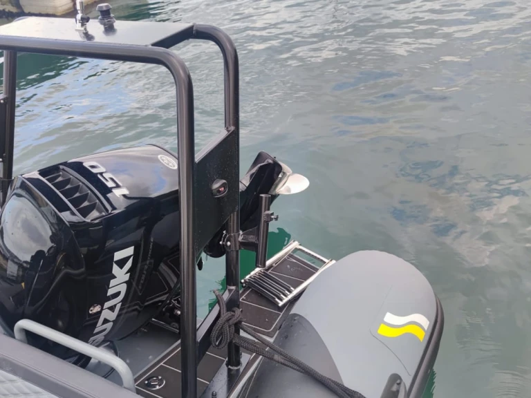 Polotuhá loď k pronájmu v Dinard za nejlepší cenu