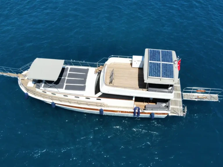 Pronájem Plachetnice Custom s licencí