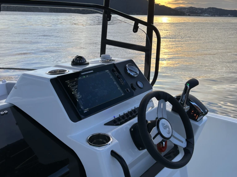 Pronájem Motorová loď v Toulon -Bénéteau Flyer 7 SPACEdeck