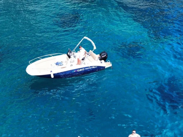 Motorová loď k pronájmu v Sorrento za nejlepší cenu