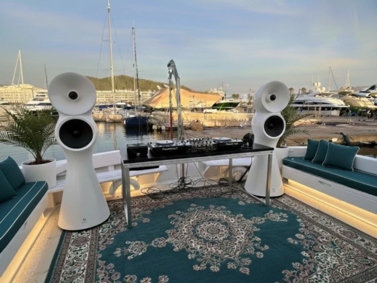 Pronajmout Motorová loď se skipperem či ne Le Boat v Ibiza Town