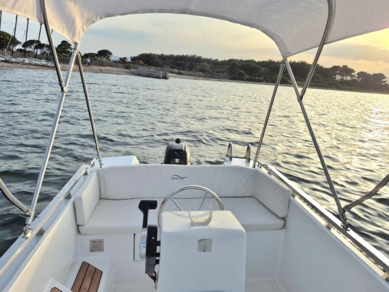 Silver Silver yacht 495 jednotlivci a charterové společnosti v Cannes