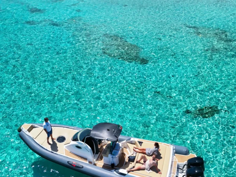 Pronájem lodi Altamarea WAVE 35 v La Maddalena na Samboatu