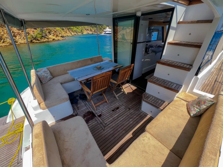 Pronajmout si Custom Made Agara 44 v Skopea Marina