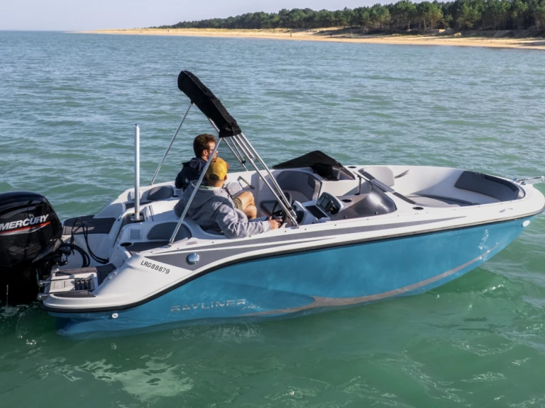 Pronájem Motorová loď v Soubise -Bayliner ELEMENT M17