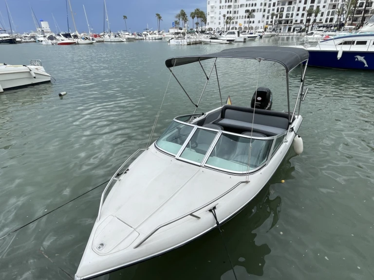 Pronájem lodi Manilva lákavé ceny Astromar 470