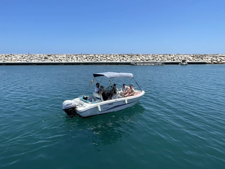 Pronájem lodi Estepona lákavé ceny Azzurra 500