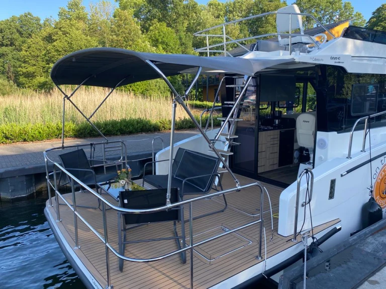 Pronajmout Motorová loď se skipperem či ne Cobra v Fleesensee