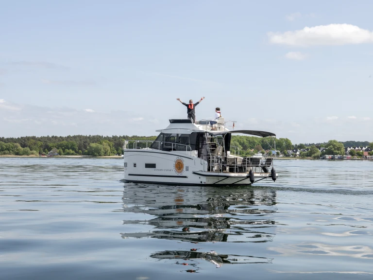 Motorová loď k pronájmu v Fleesensee za nejlepší cenu