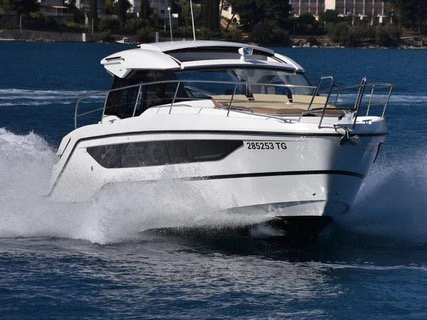 Bavaria Bavaria SR36HT jednotlivci a charterové společnosti v Trogir