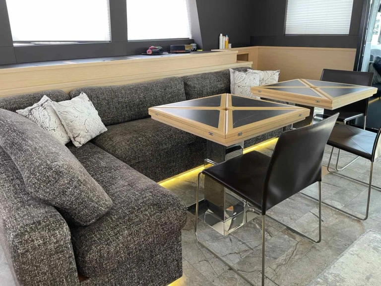 Pronajmout si Lagoon Lagoon 630 Motor Yacht v Lavrio