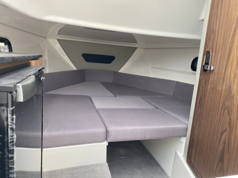 Pronájem Motorová loď Karnic s licencí