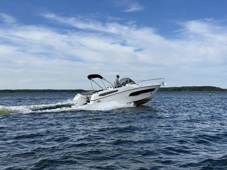 Motorová loď k pronájmu v Fleesensee za nejlepší cenu