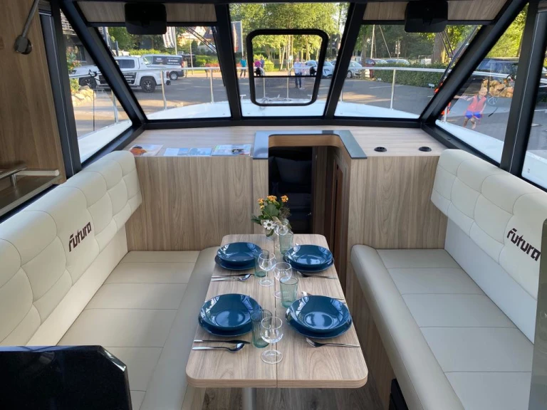 Pronájem Motorová loď v Fleesensee -Cobra Futura 40 Grand Horizon