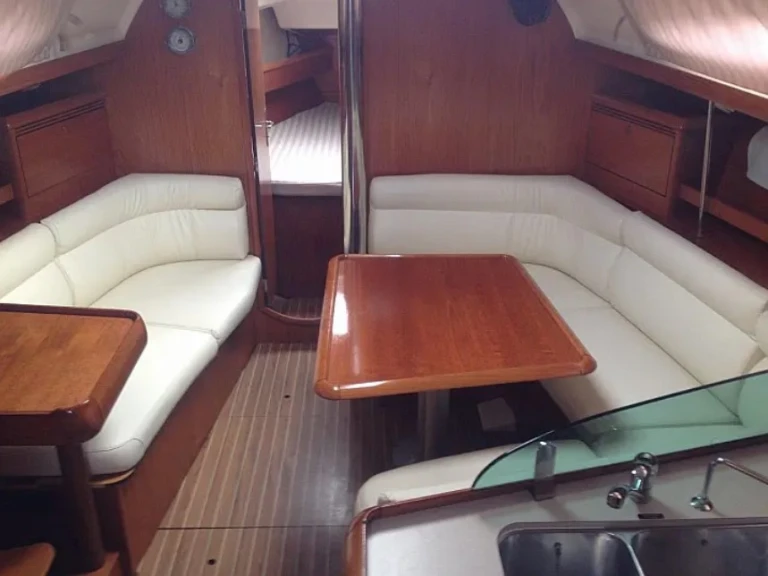 Pronájem Plachetnice v Alimos -Jeanneau Sun Odyssey 37