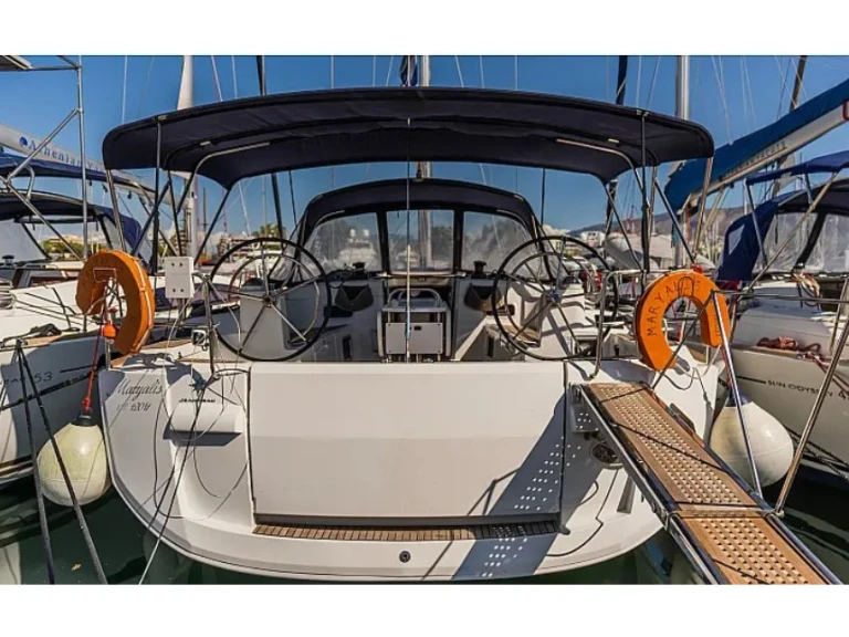 Pronájem lodi Alimos lákavé ceny sun odyssey 519 (4cab)
